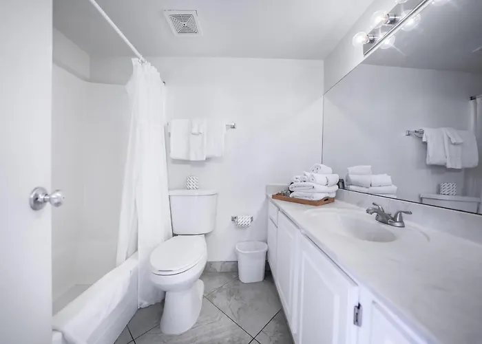 136 Fully Furnished, Amenities Galore Apartament